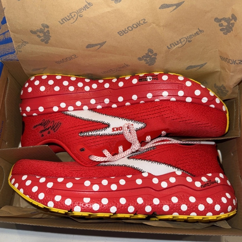 Brooks Ghost Max 2 RunDisney Minnie Mouse Shoes Size 9.5 Men’s